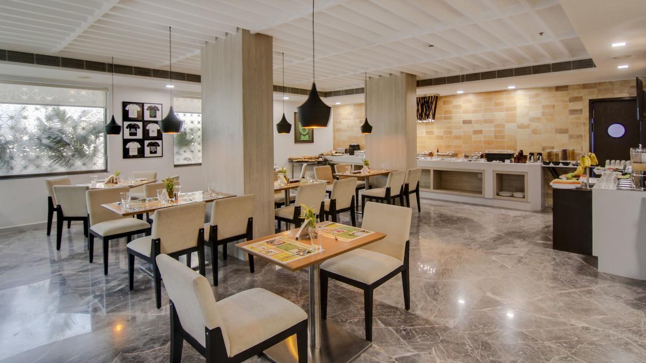 Lemon Tree Hotel, Banjara Hills, Hyderabad Bagian luar foto