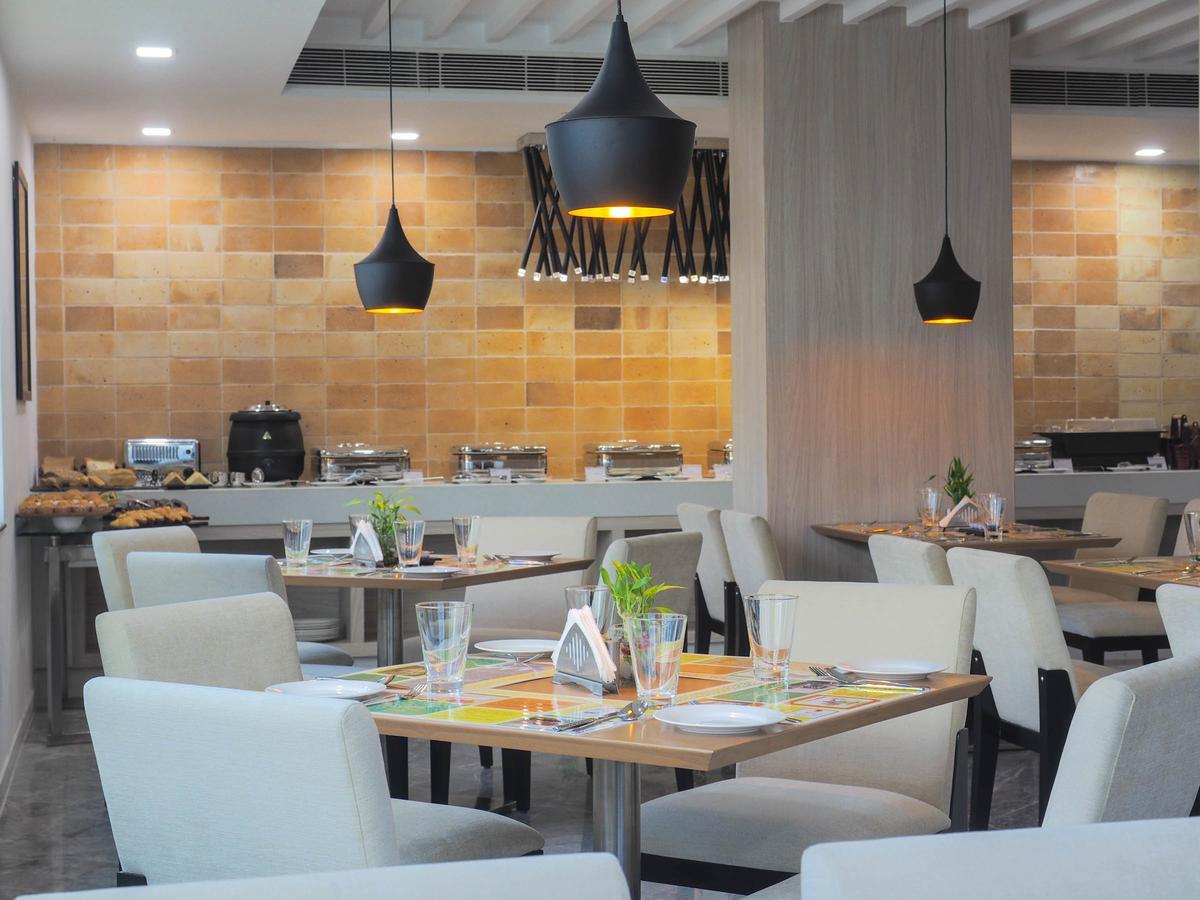 Lemon Tree Hotel, Banjara Hills, Hyderabad Bagian luar foto