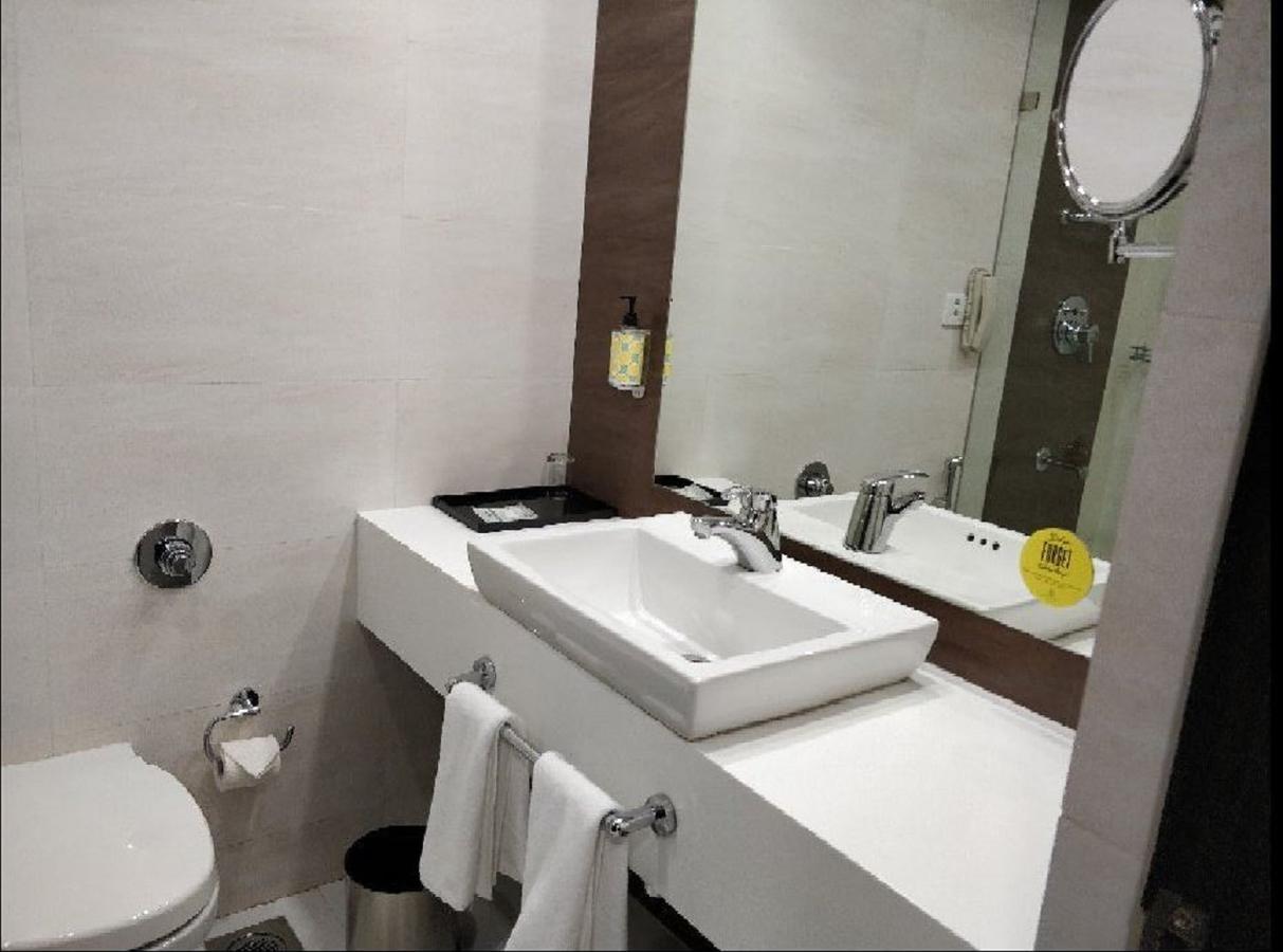 Lemon Tree Hotel, Banjara Hills, Hyderabad Bagian luar foto